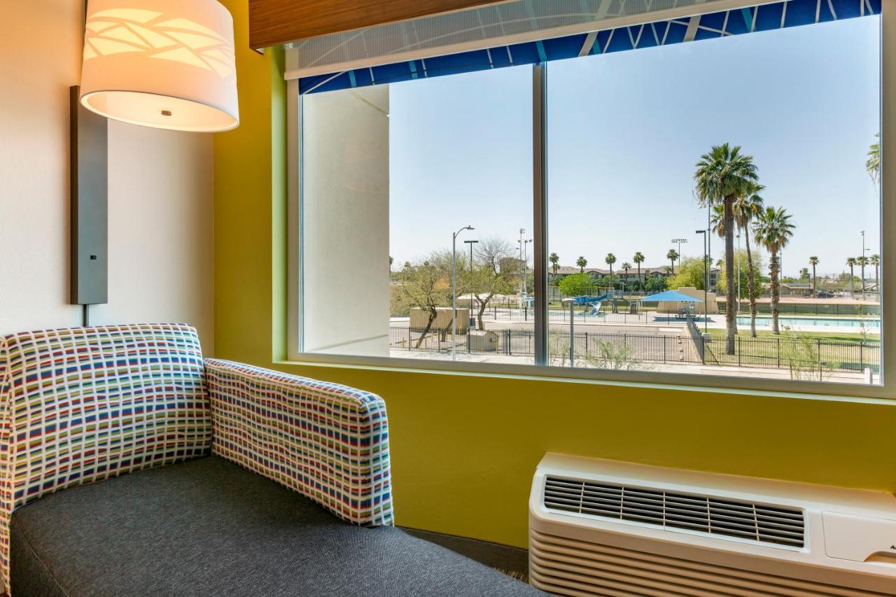 Holiday Inn Express & Suites - Phoenix Dwtn - State Capitol By Ihg Exterior photo