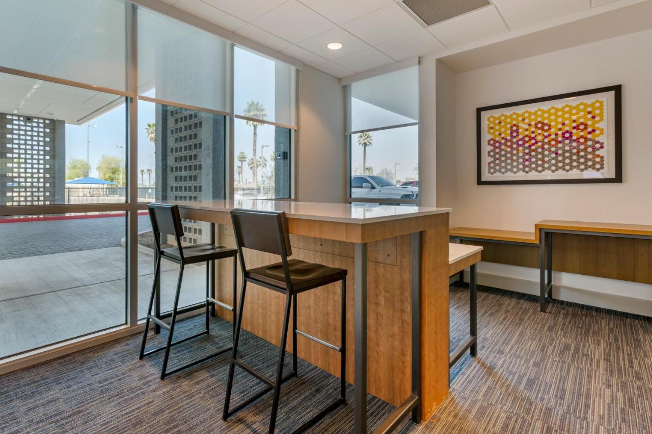 Holiday Inn Express & Suites - Phoenix Dwtn - State Capitol By Ihg Exterior photo
